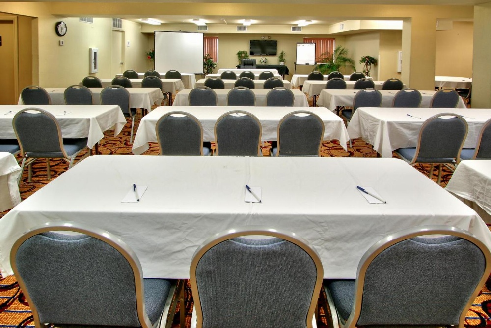 MCM Elegante Suites Main image